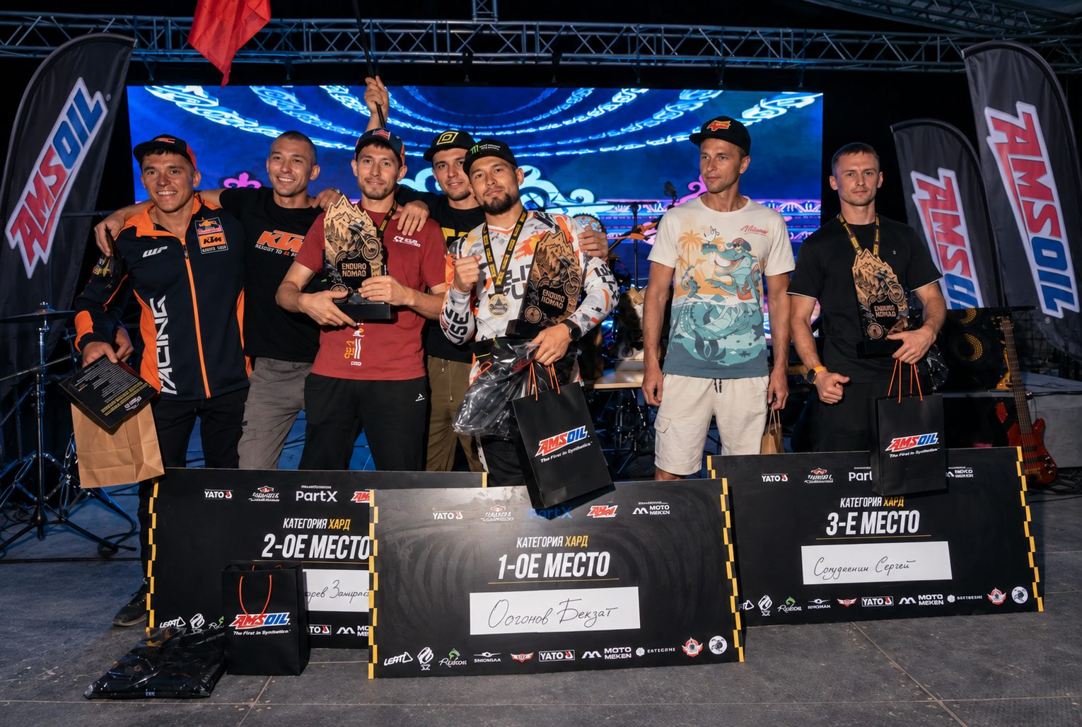 Награждение победителей Enduro Nomad с призами от AMSOIL